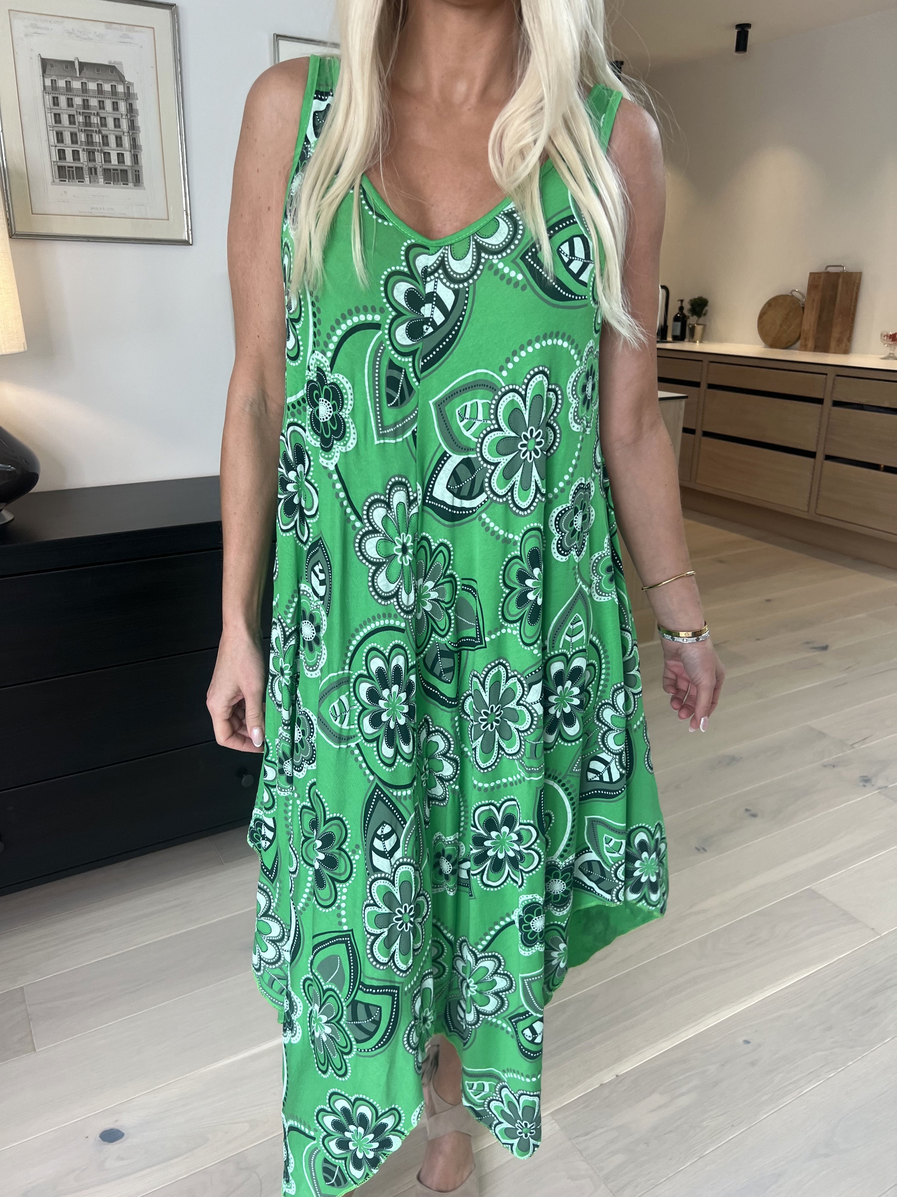 Veronica Flower - Sommarklänning med blommigt tryck och breda axelband